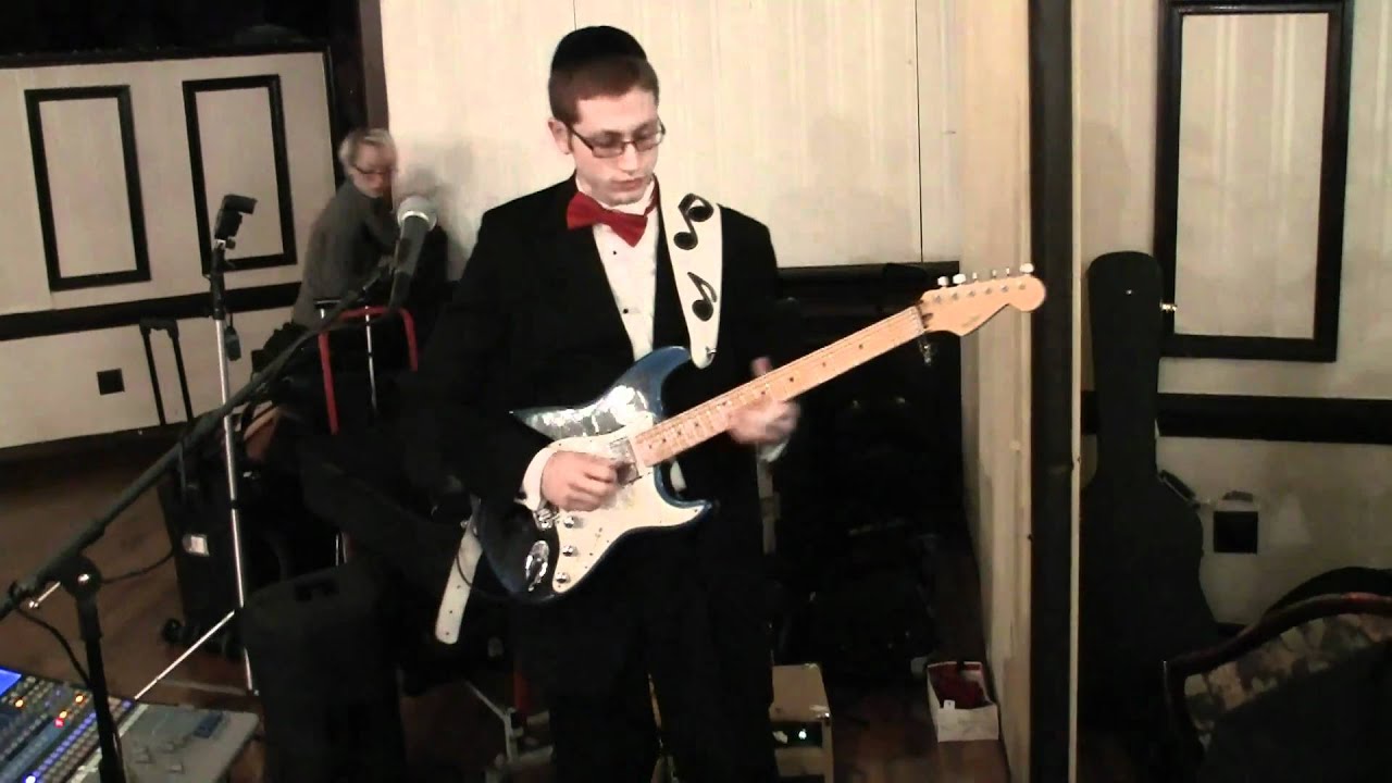 Hudi Greenberger of Shir Chodosh Orchestras Rockin out Yoidi