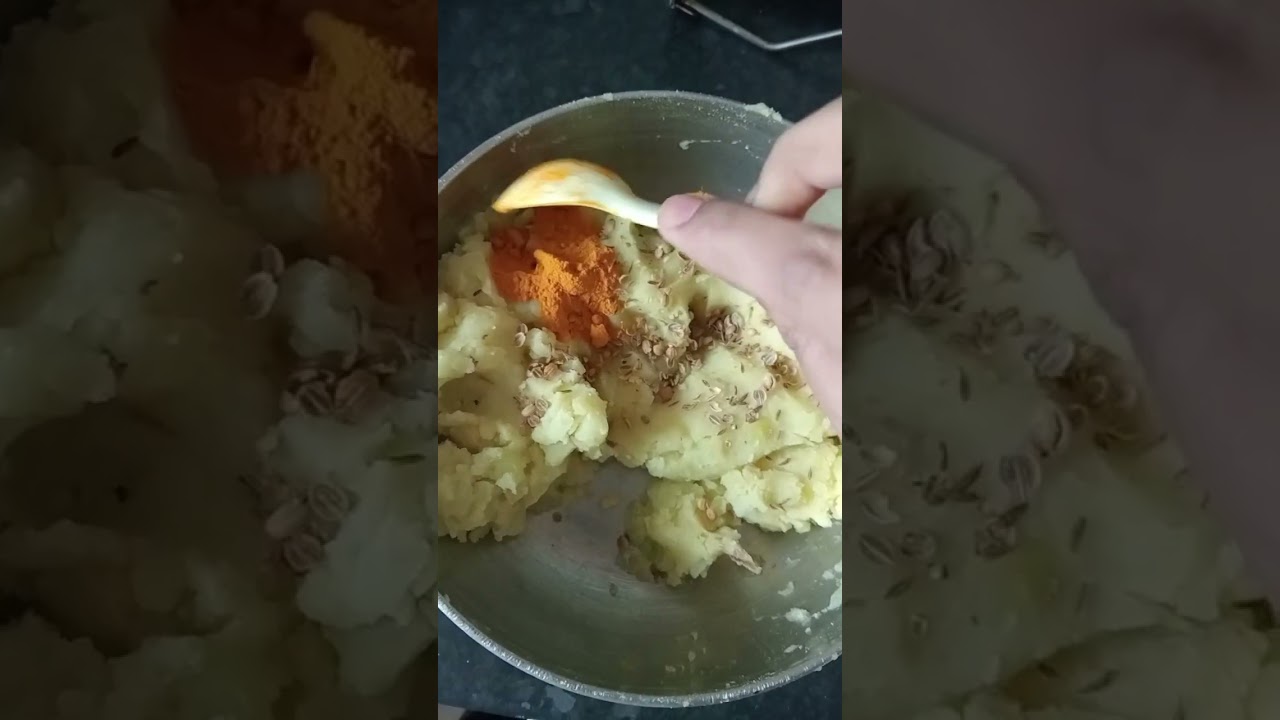 Aaj bnaye samose aapne pati ki farmish per🥠🥠😋😋😋