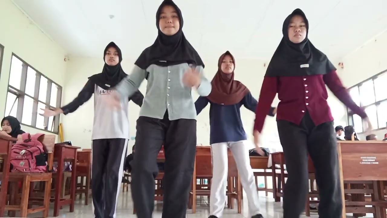 senam pgri || kelompok 1 || kelas X.5 || SMAN 1 SUKAHAJI 
