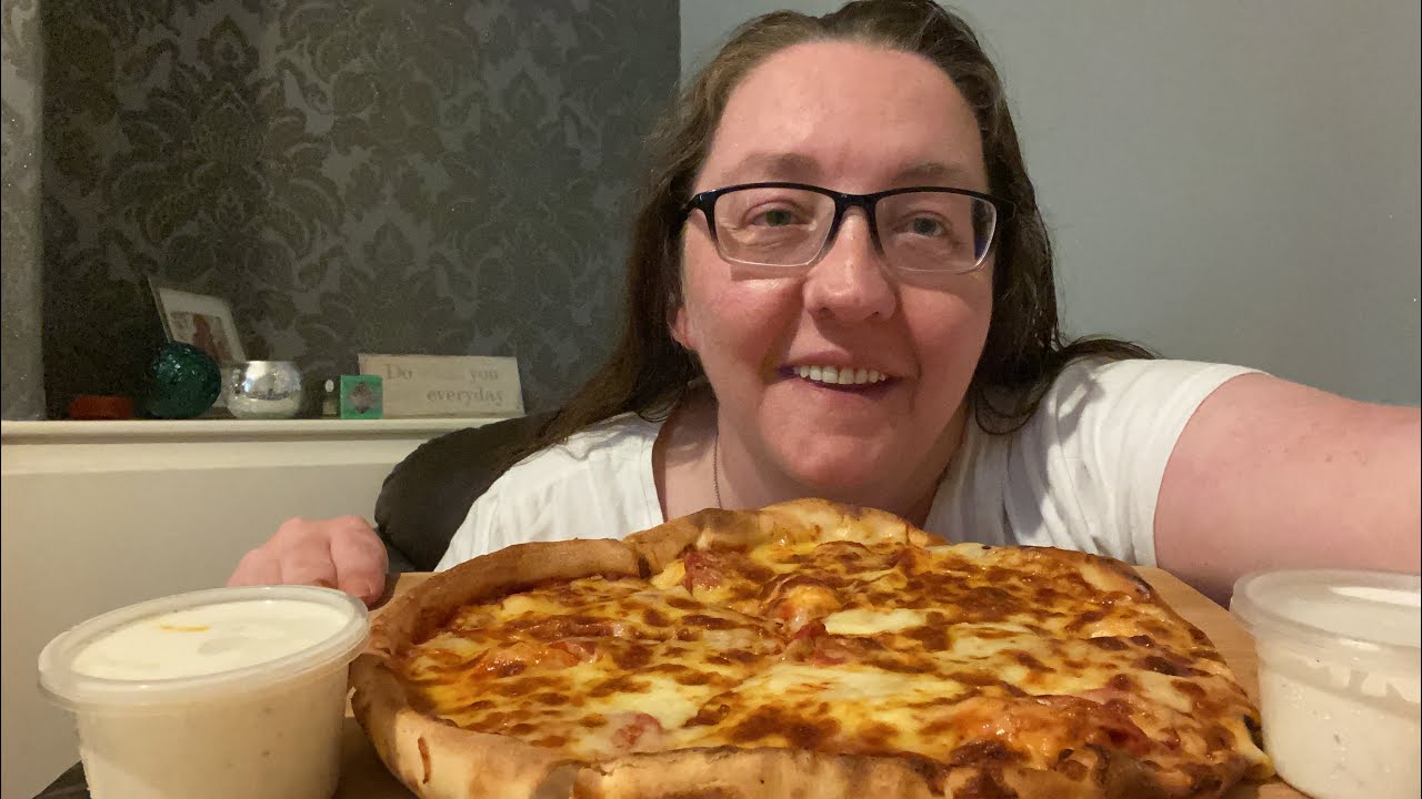 Pepperoni Pizza & Garlic Sauce UK Mukbang