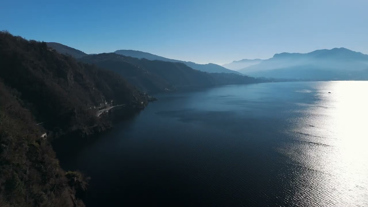 Villa fronte lago Maggiore a Maccagno Con Pino e Veddasca (VA)