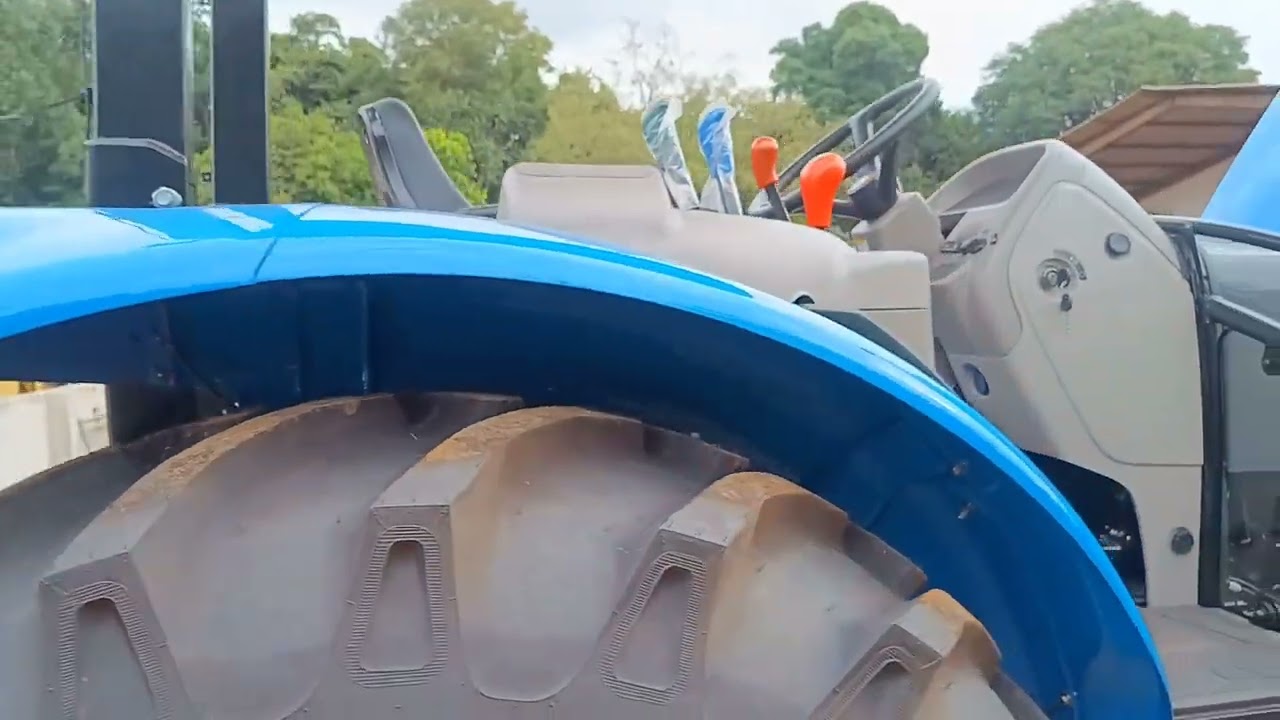 Fui olhar um trator novo pra comprar (LS) 🚜 🚜.