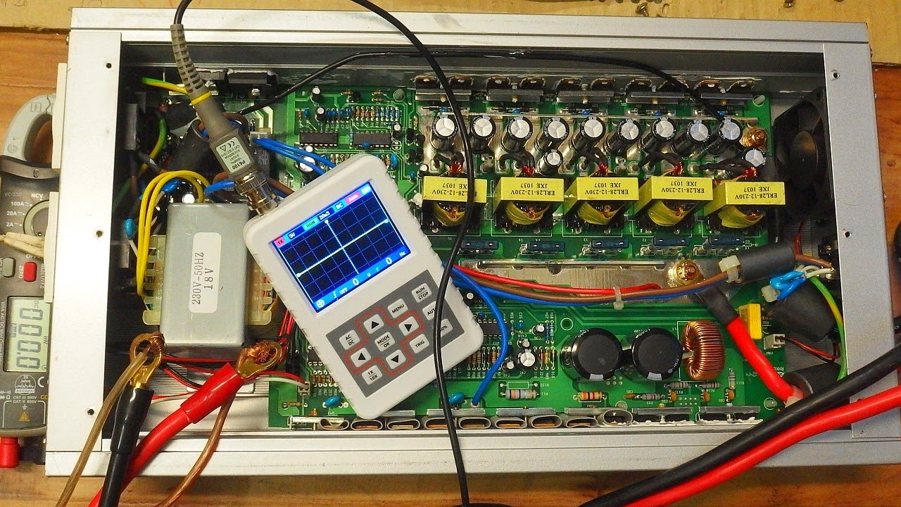 inside 12/230V 1000W DC/AC inverter (unedited)