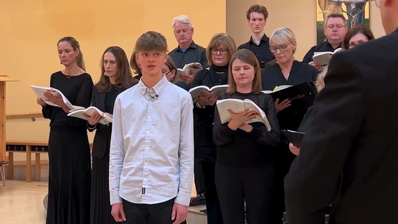 Freddie Simpson (13 yr) sings In the Bleak Midwinter (Darke) live in concert