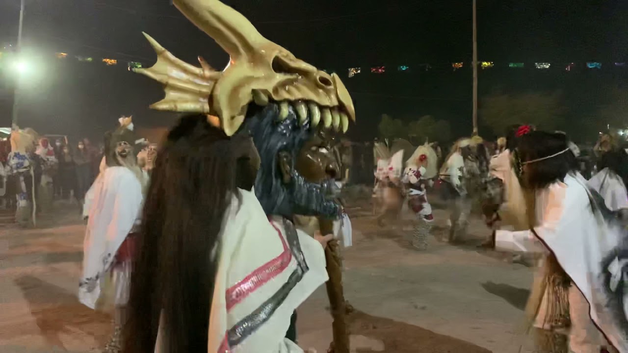 Judíos De San Miguel Zapotitlan Miércoles de Tinieblas Bailando antes de Las Tinieblas