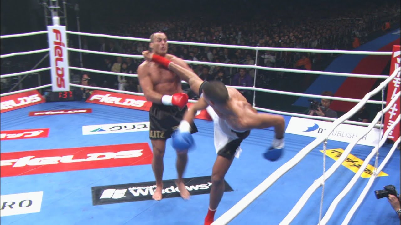 Brutal spinning heel kick from Badr Hari 