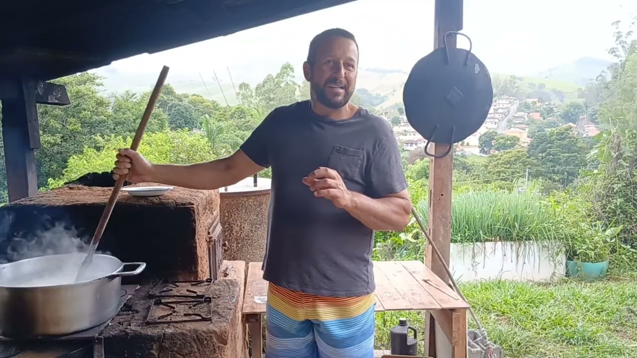 Doce de leite feito no fogão a lenha com uma história bacana