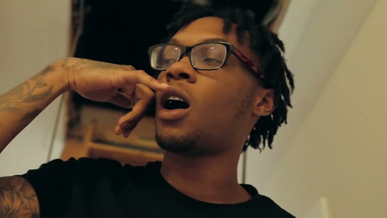 Lil Eazzyy - 2 in 1 (Official Video)