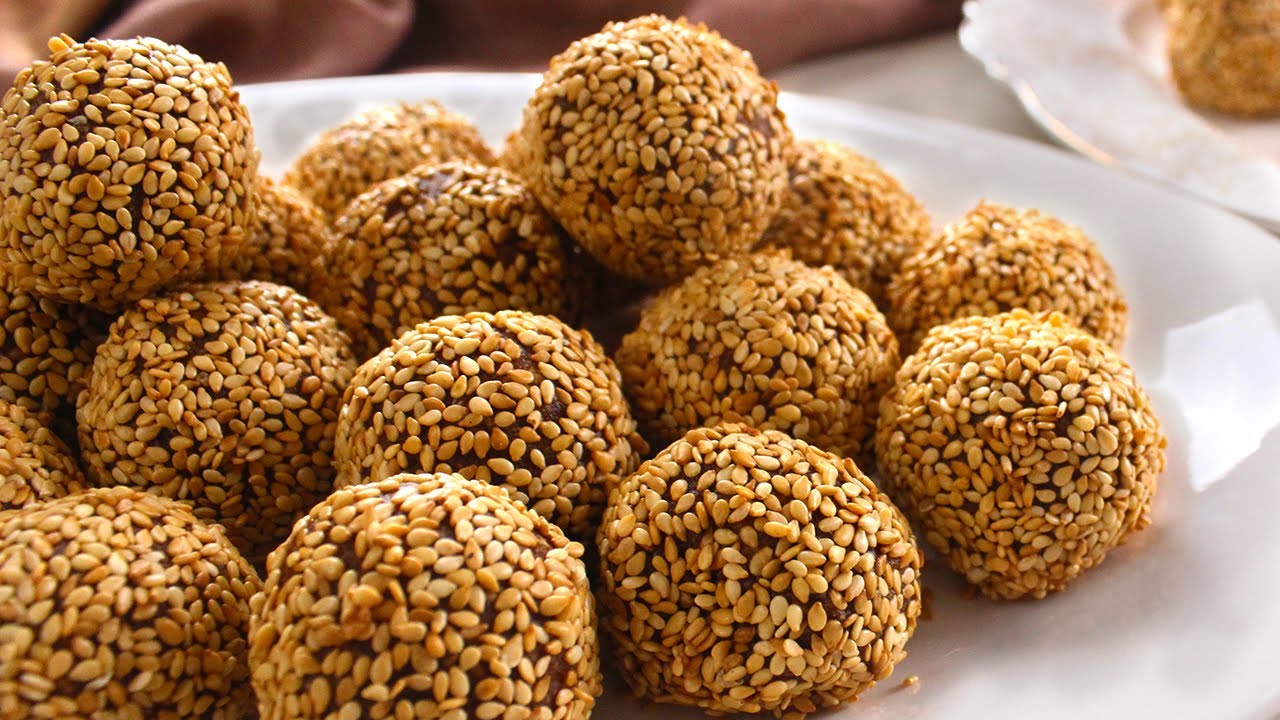 كرات التمر والطحينة بالسمسم أسهل حلى بدون فرن | Date Truffles