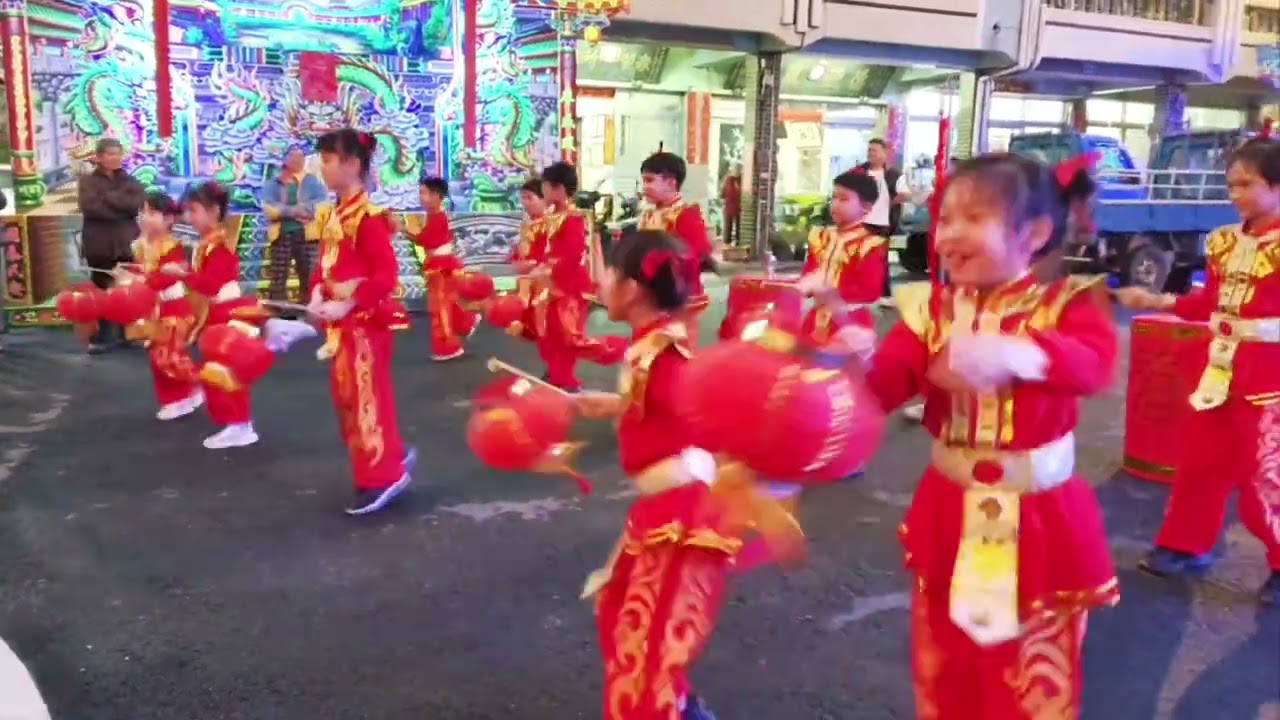 男女老少，大小朋友，提燈歌舞慶元霄。#嘉義 #梅山 #元宵節 #大南國小 #古箏 