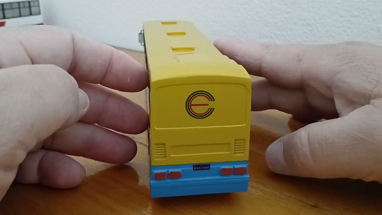 Miniatura de onibus nielson