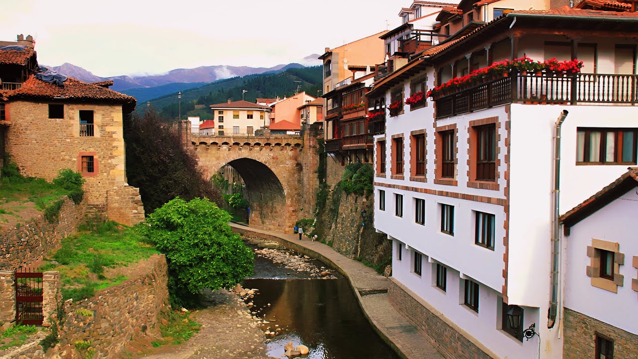 Potes (Cantabria) 1.400 hab. La villa entre monta&ntilde;as. Uno de los Pueblos M&aacute;s Bonitos. Excelente ***