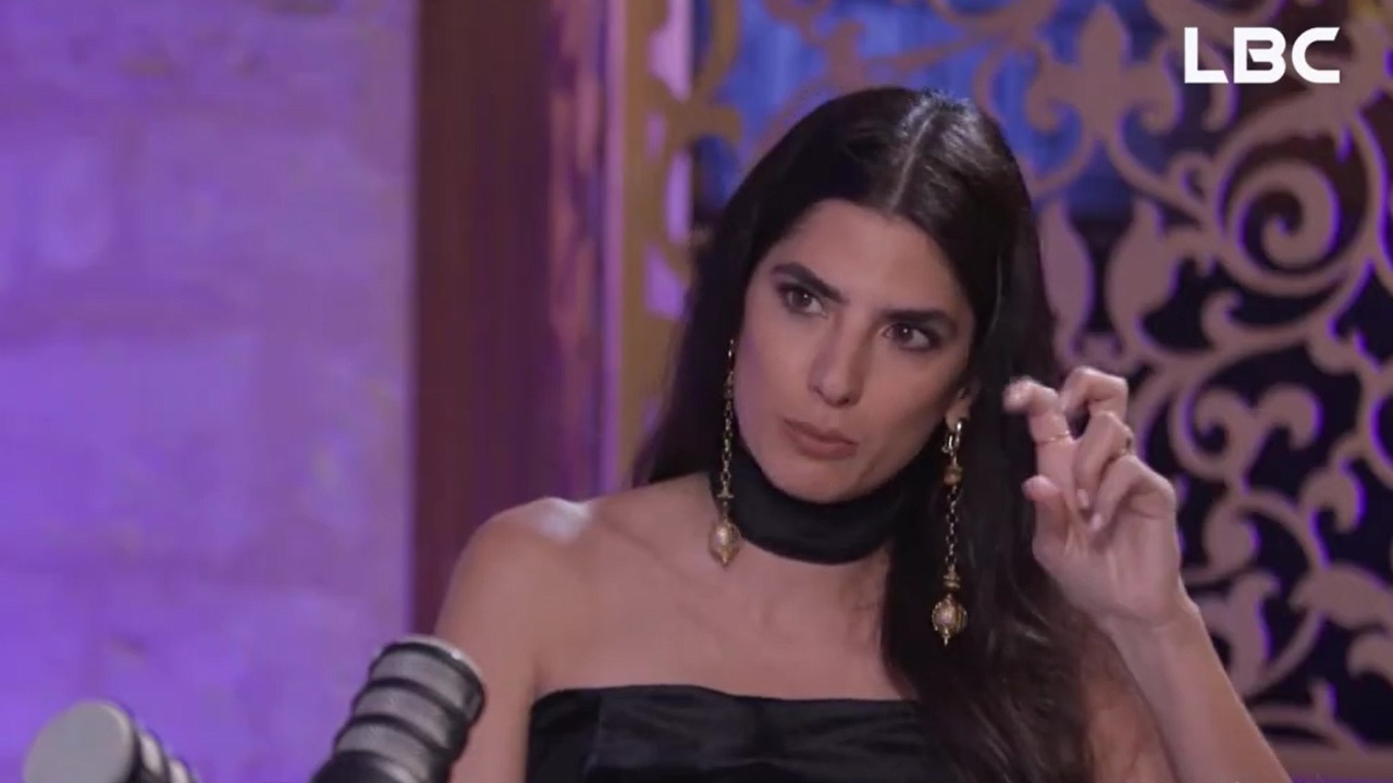 ليست مجرد جينات! اكتشفي وصية والد كارمن بصيبص اللي حافظت على ملامح 'عروس بيروت' لليوم