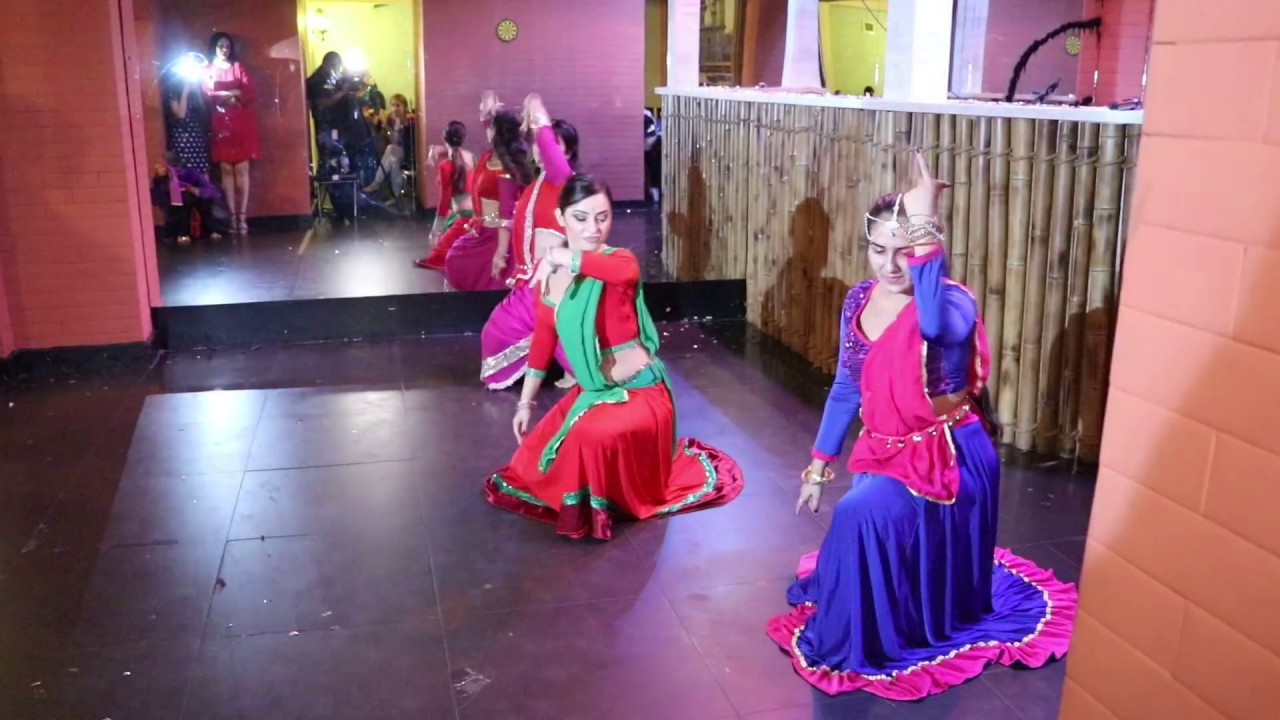 Daya Daya re / Dance group Lakshmi / Bollywood evening in Karachi darbar restaurant