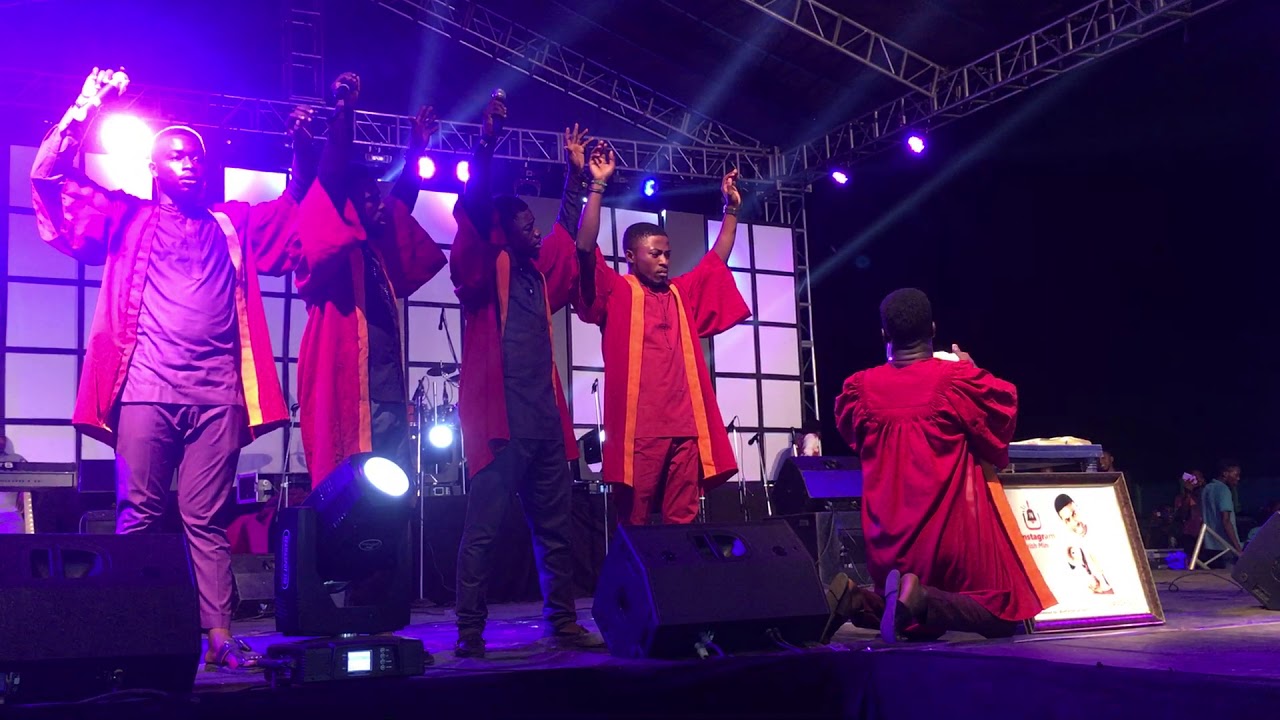 WOLI AGBA AND DELE PRAISE WITH TOPE ALABI ON STAGE...
