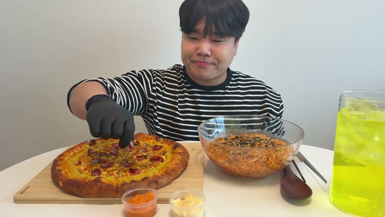 SPICY BULDAK & AUSSIE CHEESE POTATO PIZZA! 🍕🔥 ASMR Mukbang