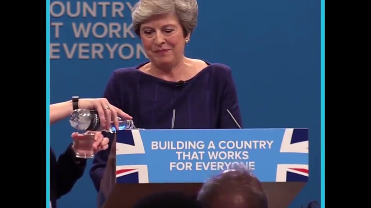 Tr&ecirc;s momentos bizarros no discurso de Theresa May