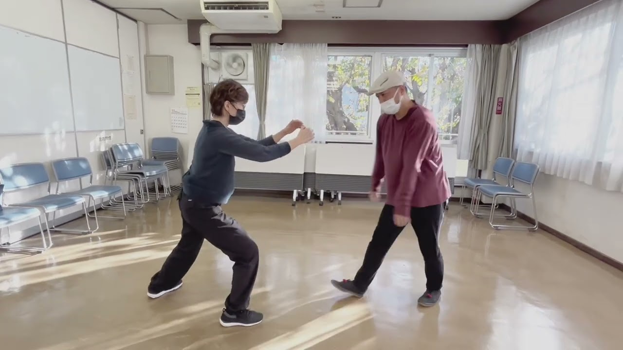 脊椎を波打たせて使う