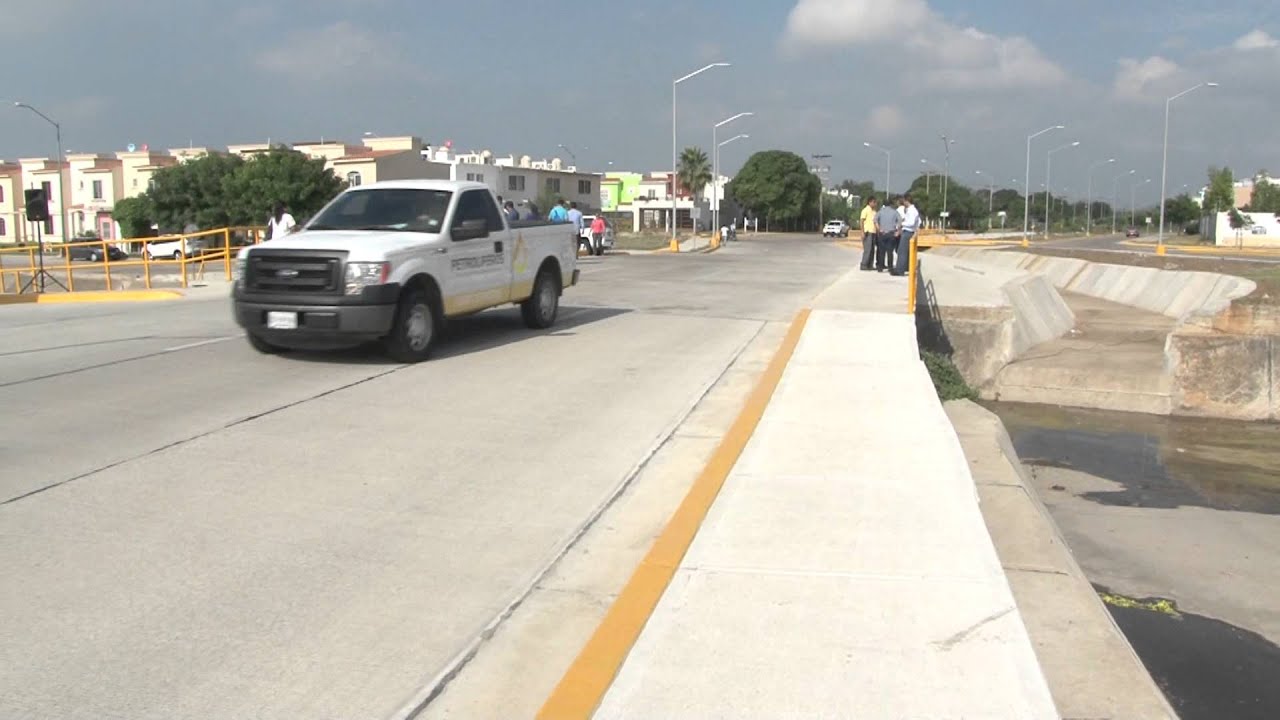 INAUGURA PUENTE Y CANAL EL ALCALDE EN LA AVENIDA OSCAR PEREZ