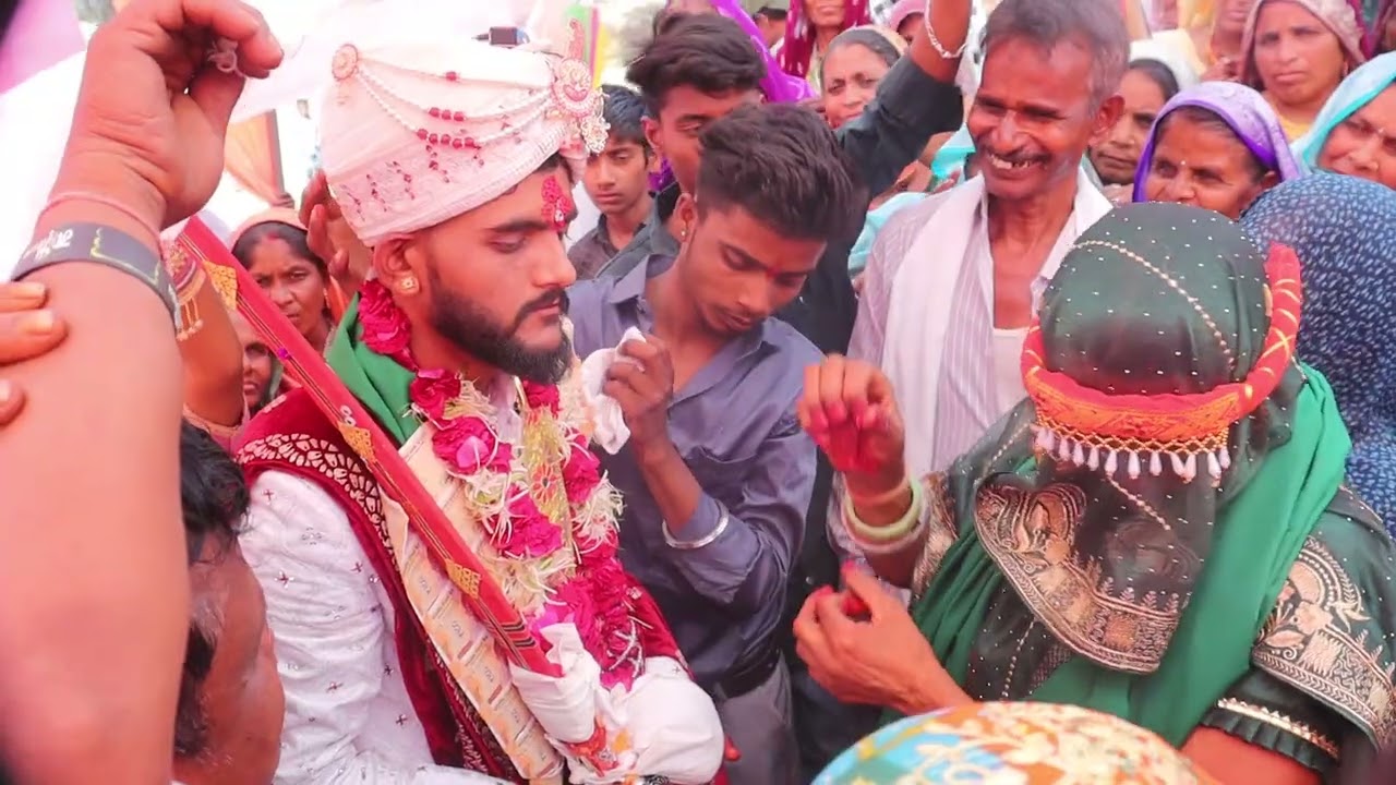 हमारी शादी का वीडियो देखिए और। कमेंट करना कैसा लगा  