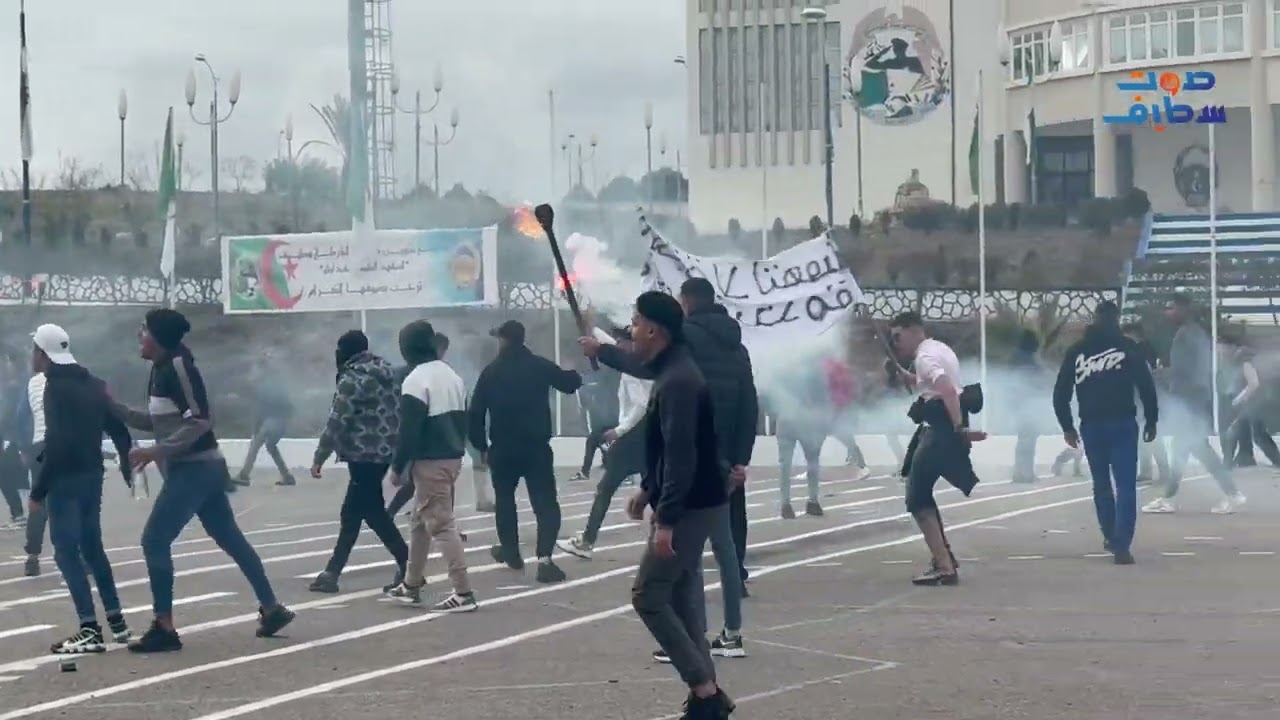 سطيف : مدرسة تكوين ضباط الشرطة، إستعراض مهني للطلبة المتخرجين  حول حفظ النظام وتفريق المتجمهرين