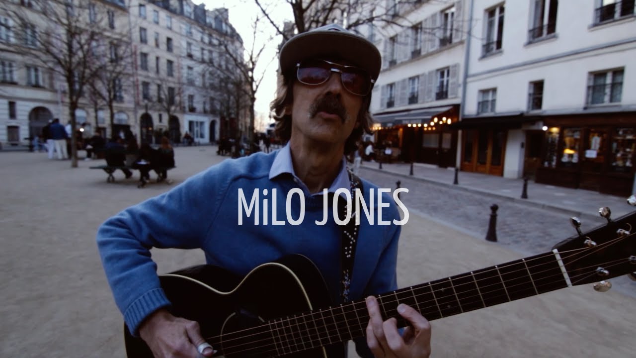 MiLO JONES iN PARiS