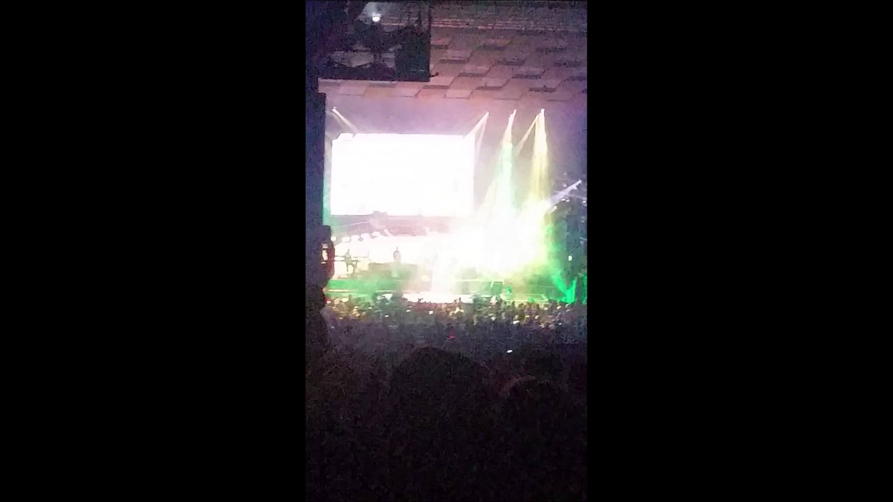 Wiz khalifa Roll Up UIT 2014