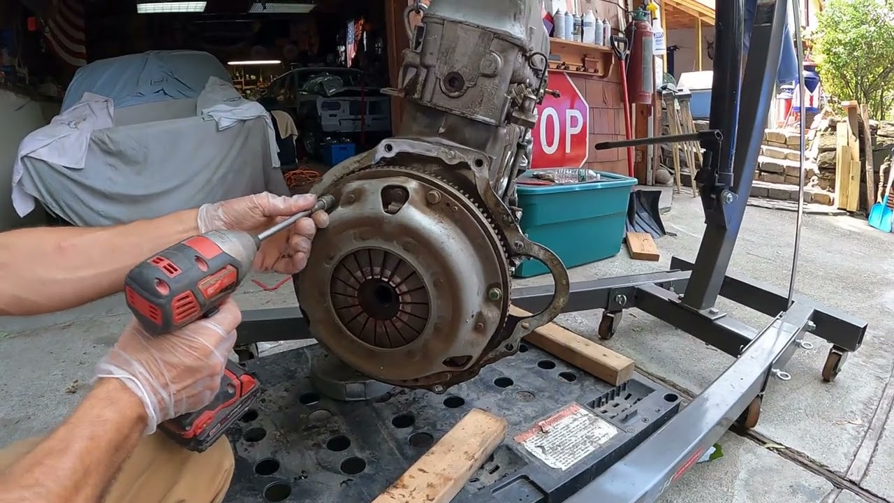 Datsun L20 Removing clutch and transmission