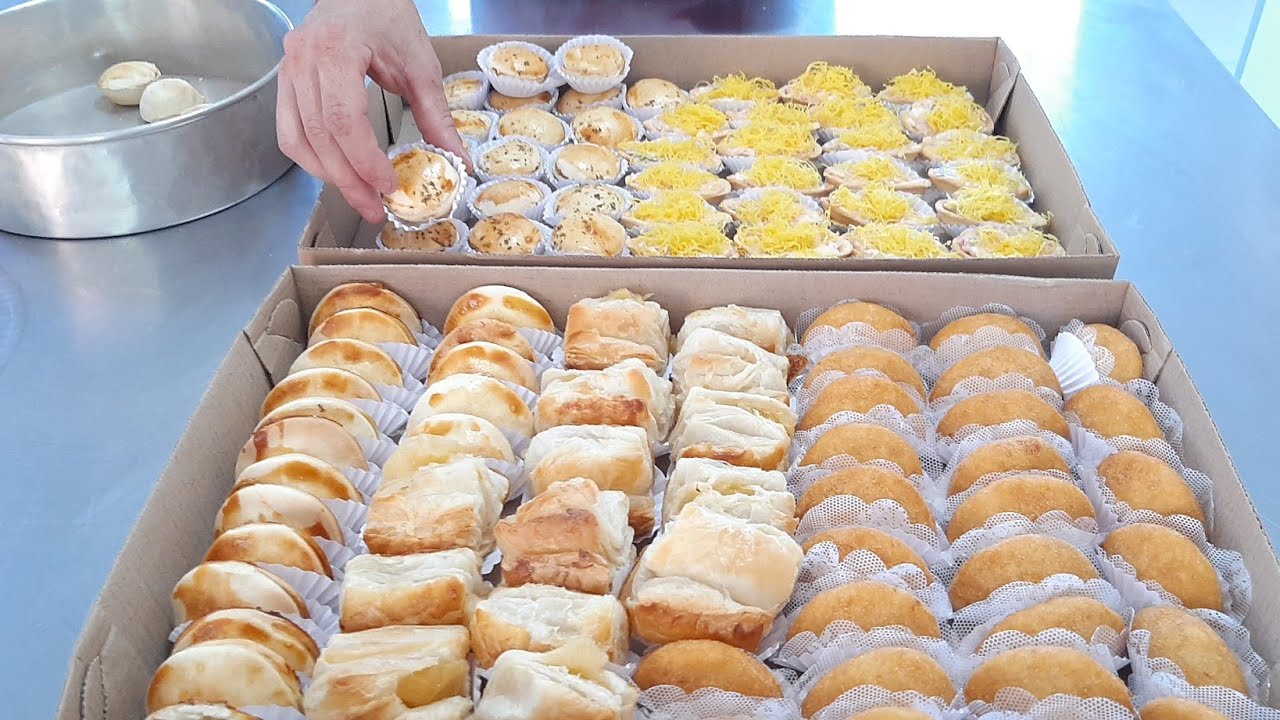 Fature trabalhando em casa com salgados para festa!