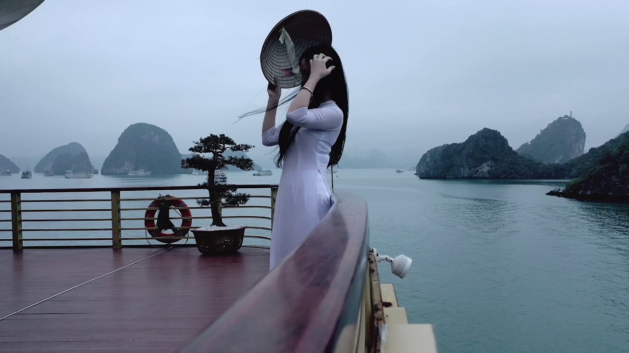 Ao dai Vietnam - Golden Cruise ship HaLong Bay