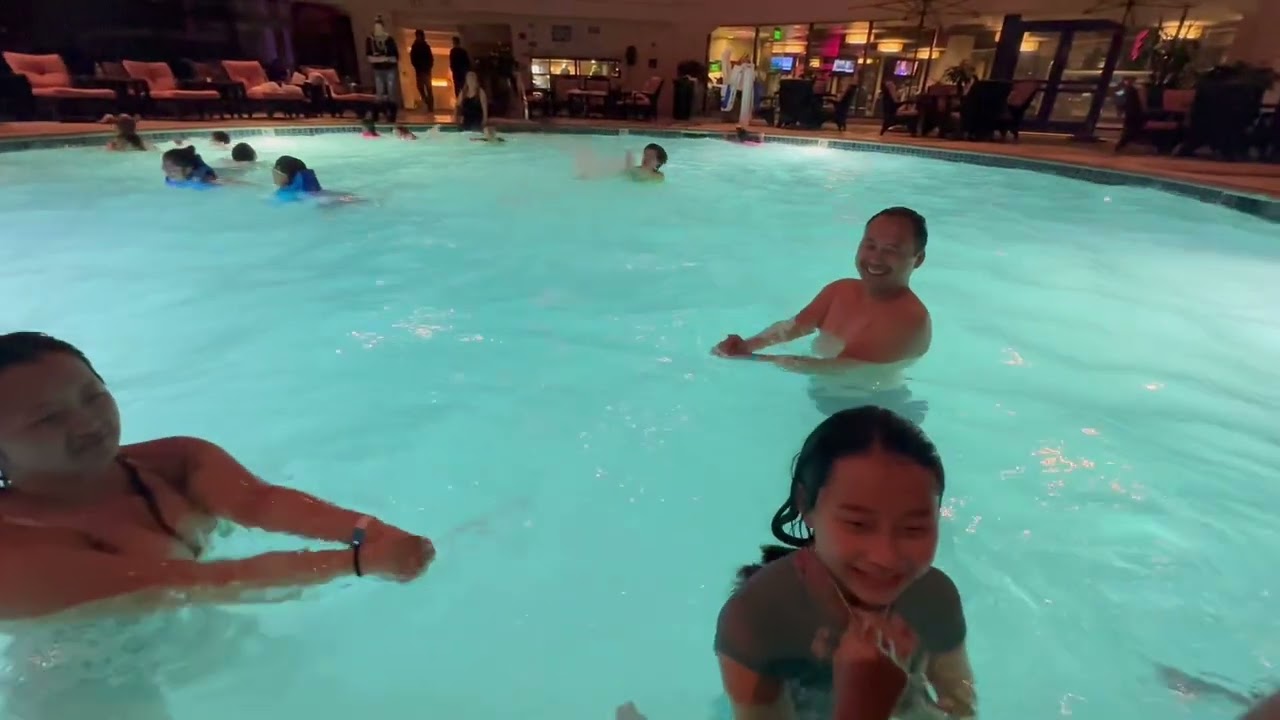 Indoor pool at Atlantis resort 2/2