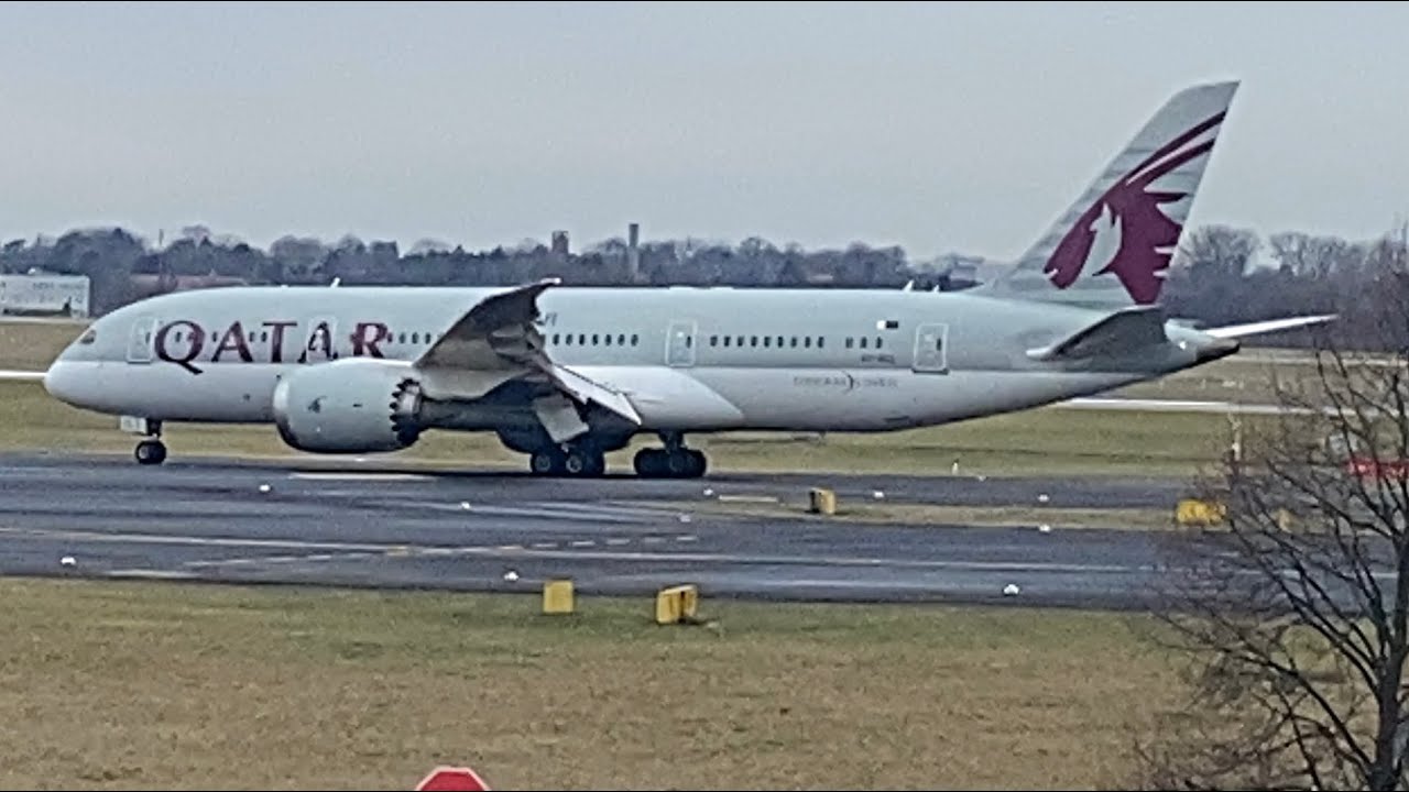 Qatar Airways Boeing 787-8 Landing at DUS 