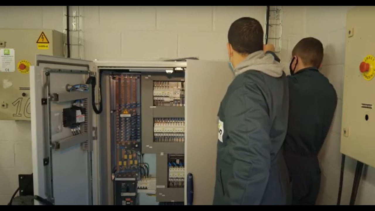 DEVENIR ÉLECTRICIEN