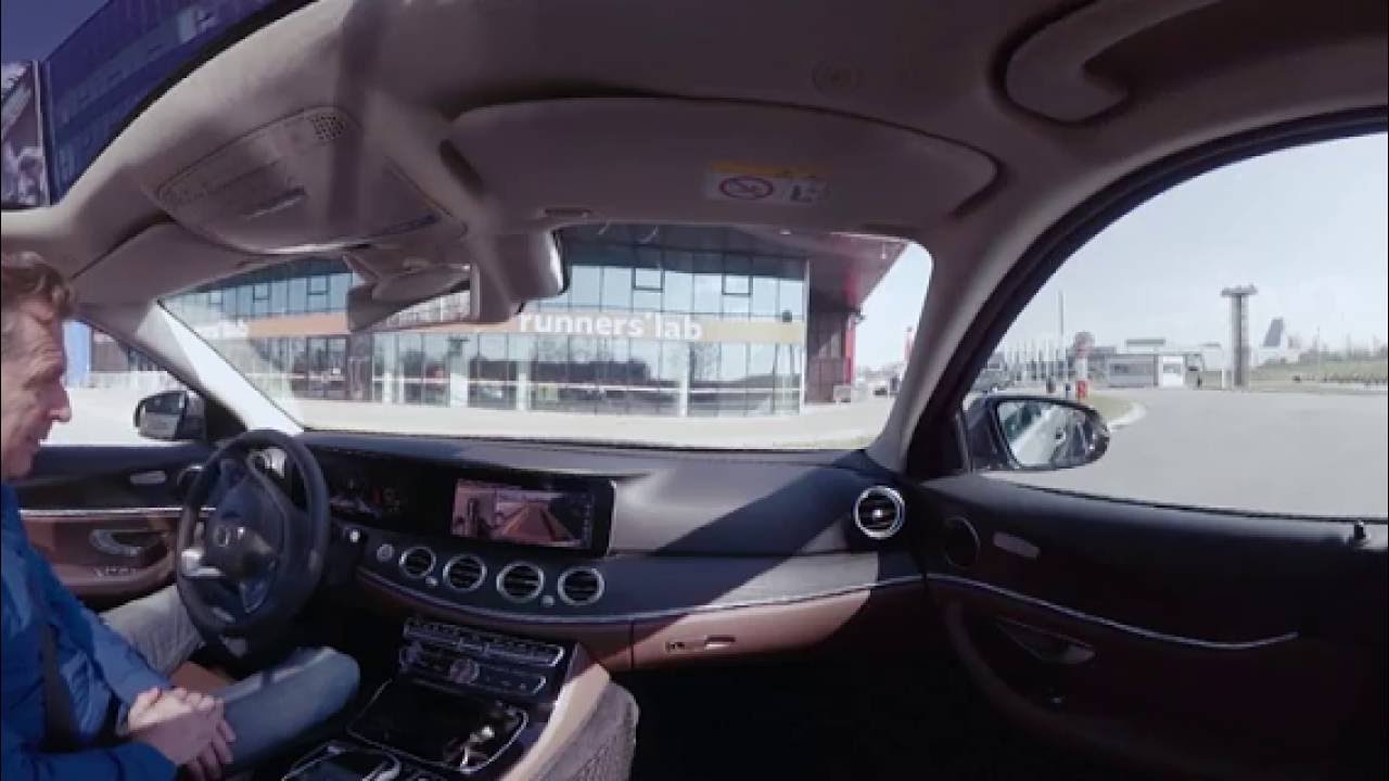 Discover Mercedes E-class in 360°