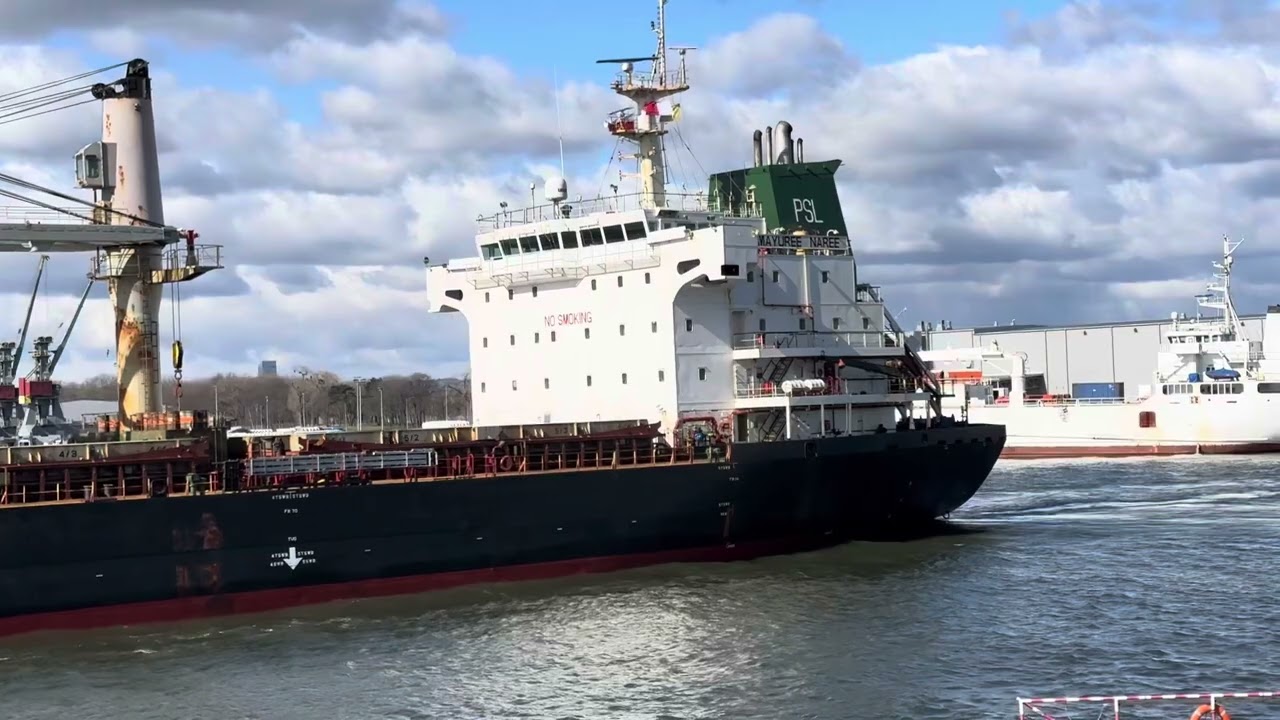 MAYUREE NAREE Arrives in Gdansk, with Tugs TAURUS and TYTAN