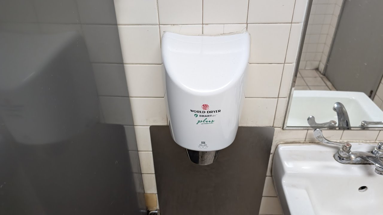 Using a World Dryer SMARTdri Plus