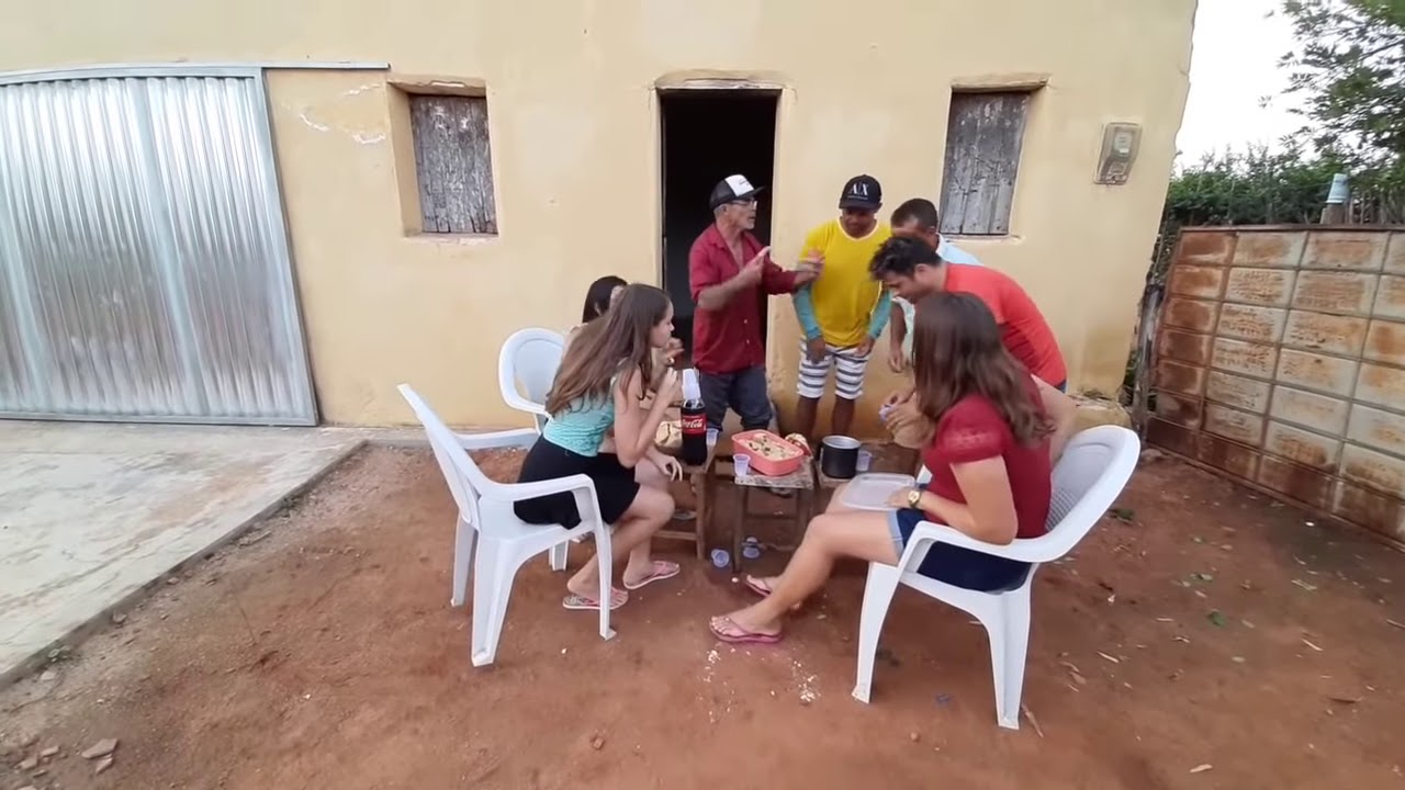 Seu mane faz uma festa para dona ducel