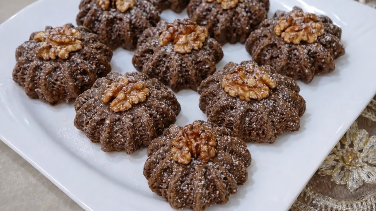 حلوة جافة بالكاكاو 🍫 و محشية بالجوز و الكاوكاو🥜 M.gateau