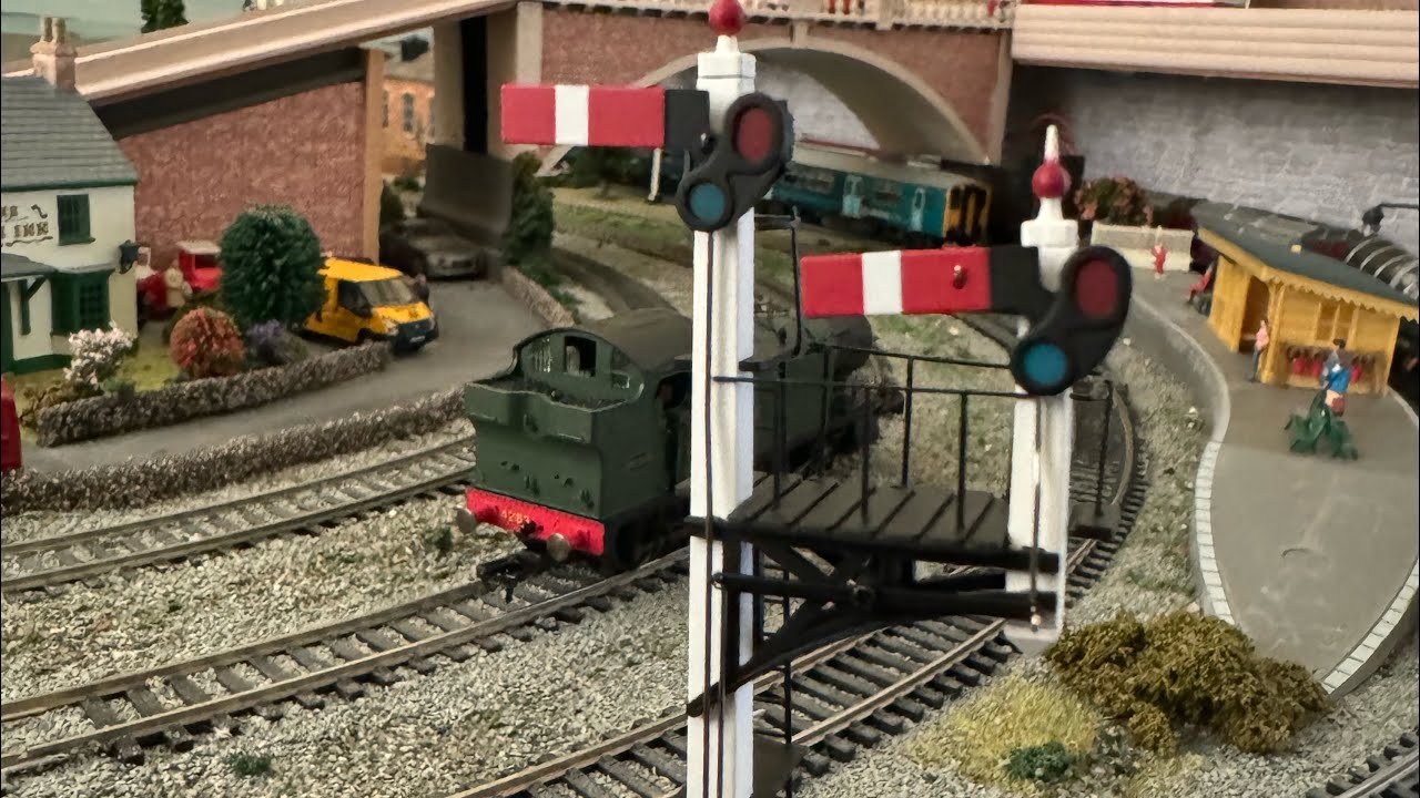 Моторизованный сигнал от Dapol!