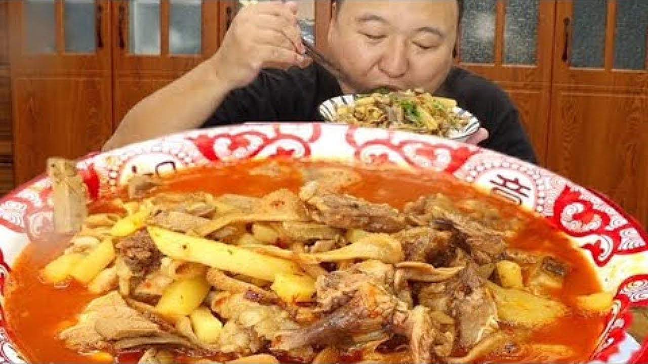 Aqiang makes Inner Mongolian mutton offal, mixed with rice, very addictive