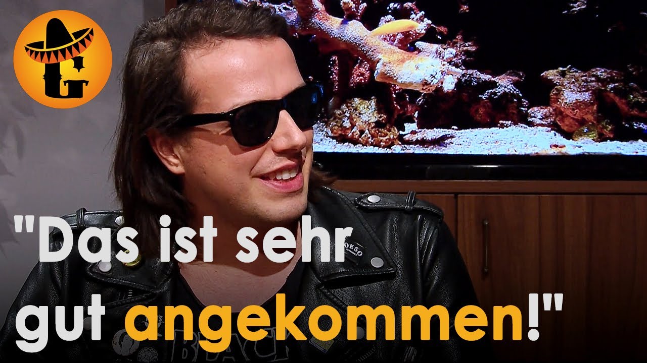 Impfgegner lassen sich vom Punk-Arzt Marco Pogo auf seinen Konzerten impfen | Willkommen Österreich