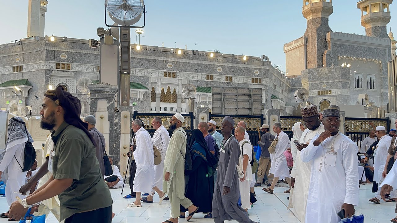 جولة مسائية في في ساحات المسجد الحرام الحرم المكي في مكة المكرمة الحرمين الشريفين السعودية