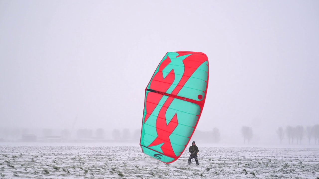 Winter 2021 NL, drone shots, snowkiten en ijskiten in Oosterwold en op het Gooimeer en Eemmeer.