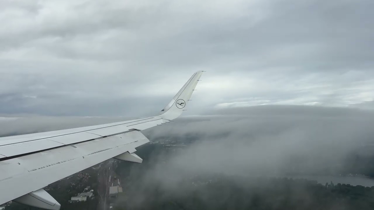 Lufthansa Airbus A320neo landing in Berlin (BER) 15SEPT2025