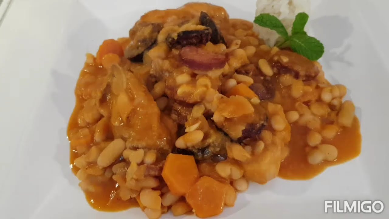 Feijoada de coelho com feijão branco e enchidos comidinha caseira deliciosa !