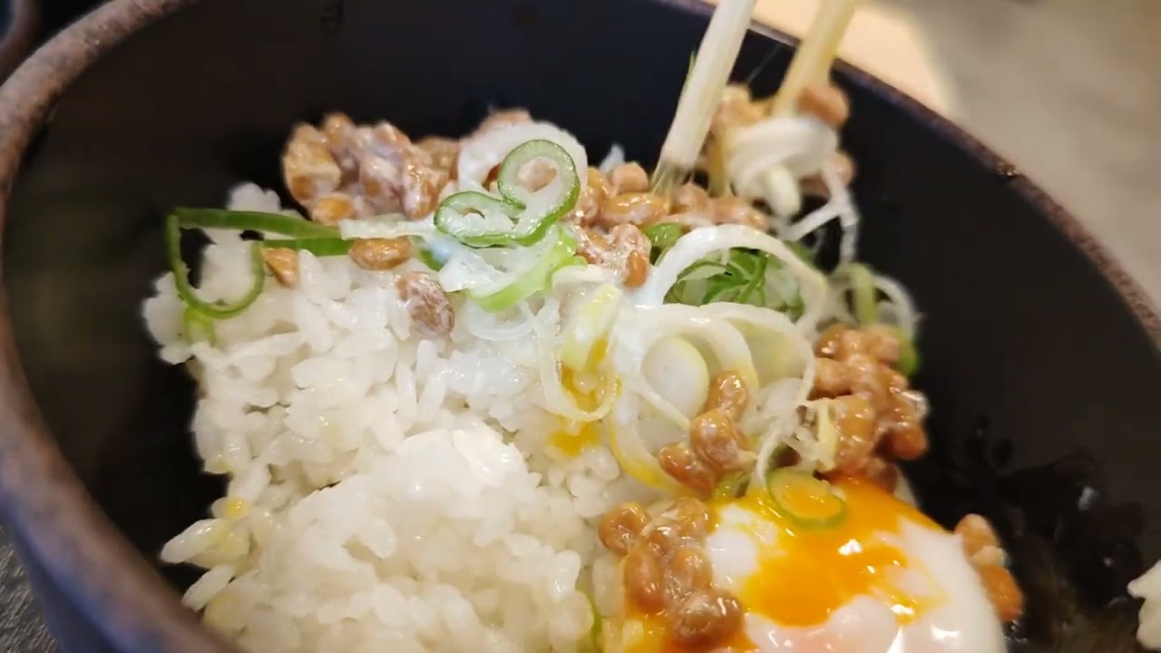ゆで太郎さんのかきそば 納豆 温泉卵 ご飯付き定食におろしにんにく入れると