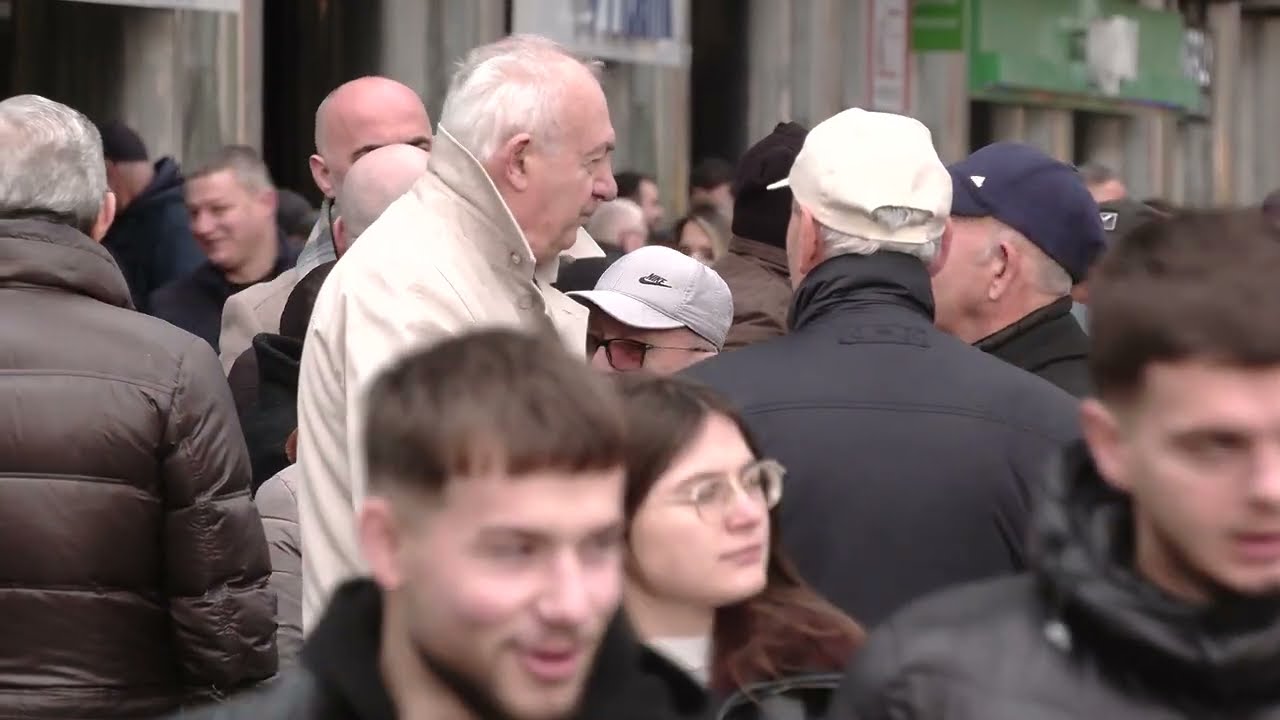 Protesta e heshtur që mundi Foltoren/ Qindra vetë në kujtim të 21 janarit dhe drejtësisë së munguar