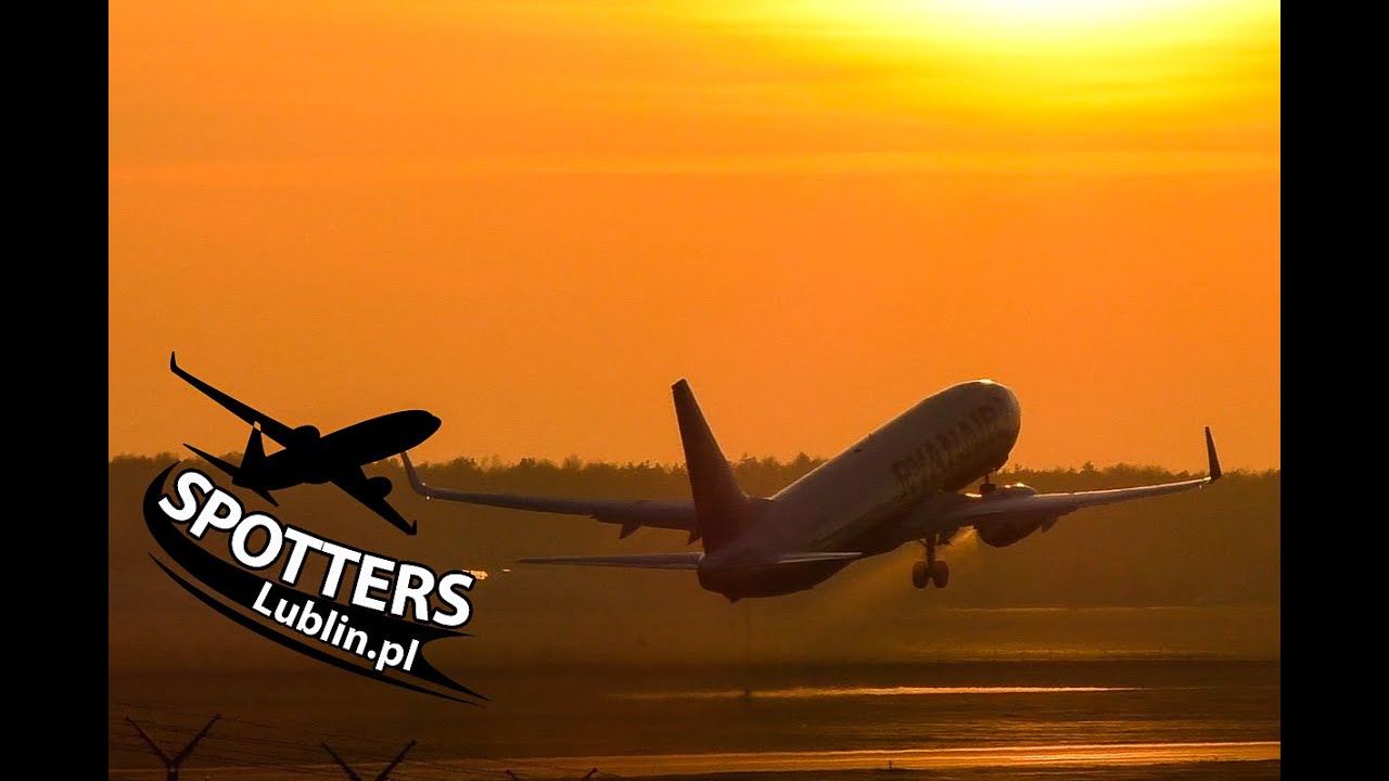 Lublin Airport - Ryanair flying in the sunset