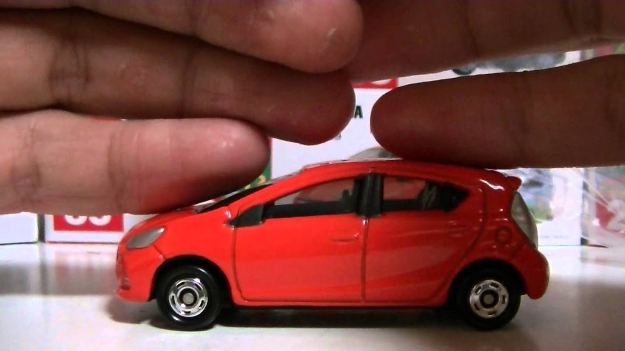 トミカ　トヨタ アクア　開封 Toyota Aqua