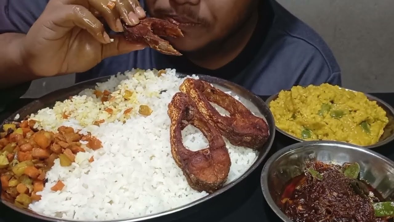 eating fish fry, vaji, dal vuna & rice | bengali street food eating | av eating asmr